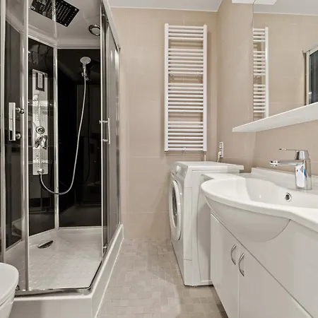 Apartmant Roleen Topc32 By Four Seasons *